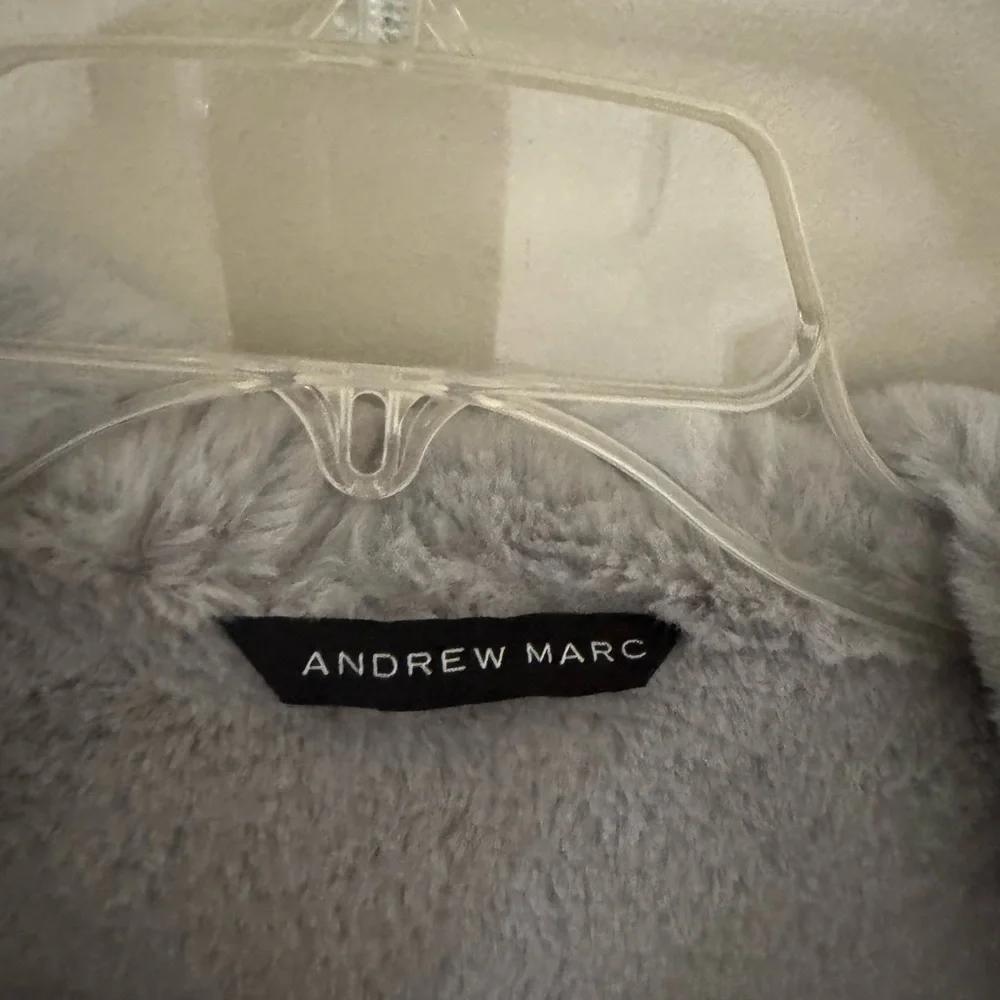 ANDREW MARC Childrens Luxury Lilac Reversible Puffer Coat. Faux Fur Lined Size M